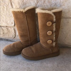 Tan uggs